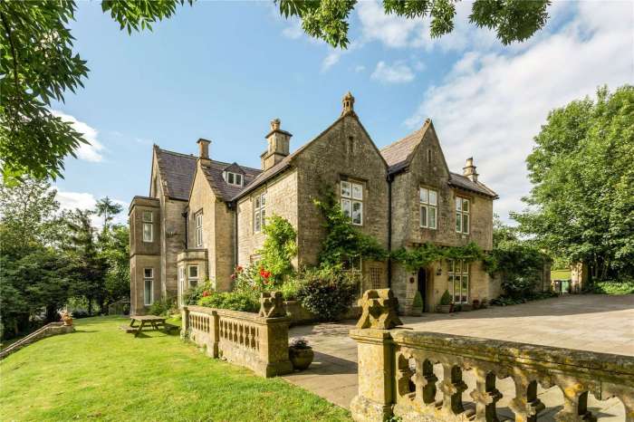 Five sensational country houses for sale in the beautiful countryside ...